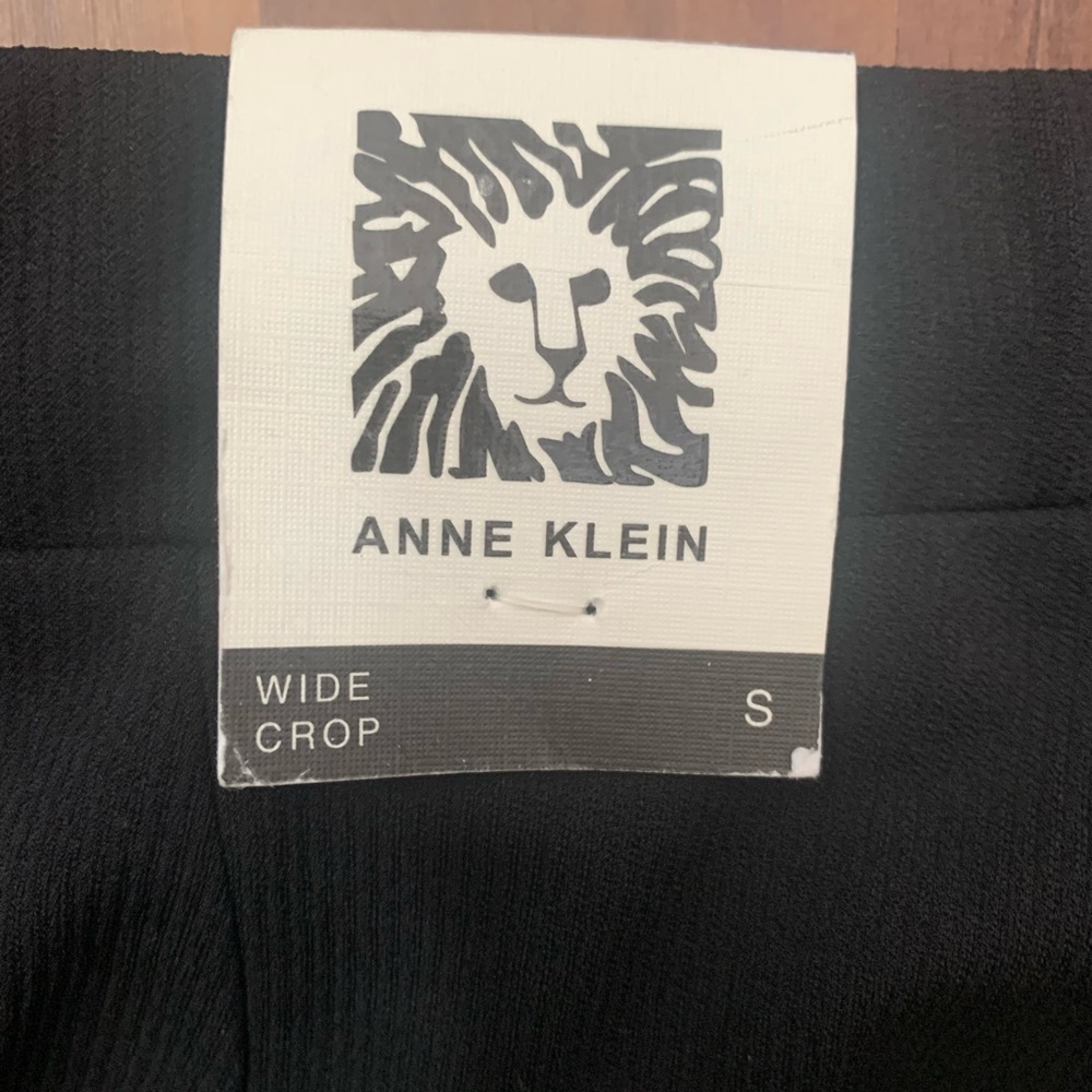 Brand New! Anne Klein Wipe leg crop pants. - Picture 5 of 7